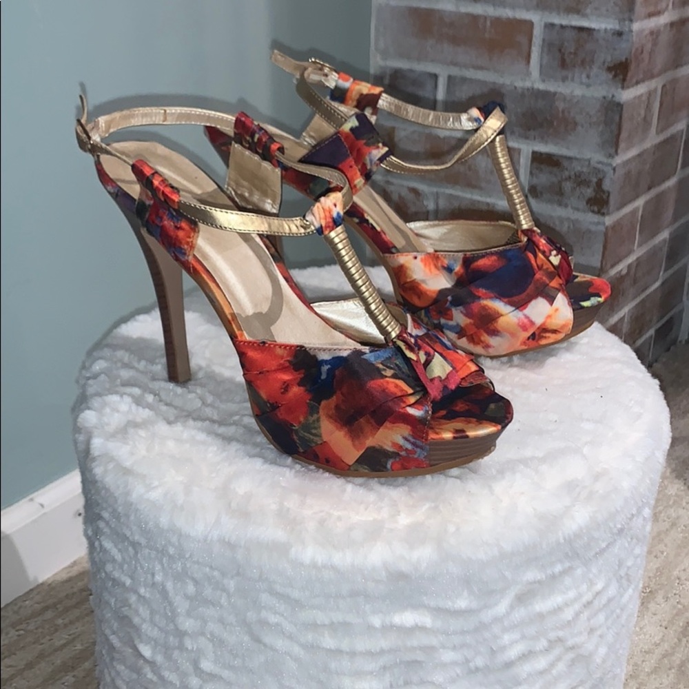 Apt 9 multicolor heels